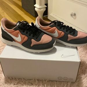 Brand new size 8 custom sneakers